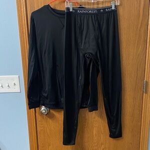 “5/$20” Men’s Rainforest black under layer size medium